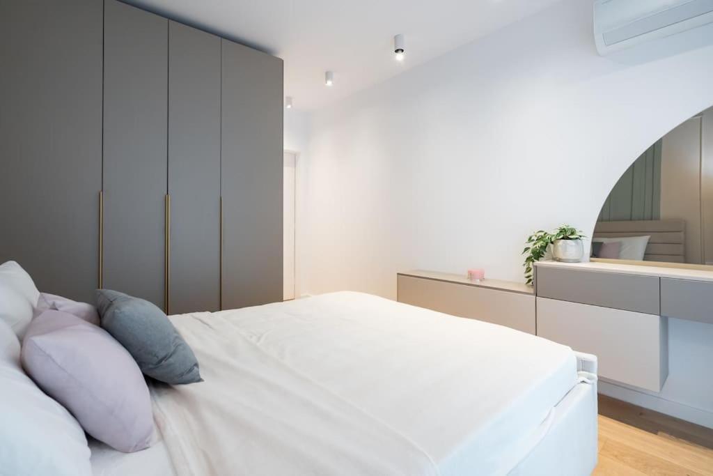 Soft Cloud 1br In Business Area * Bucharest