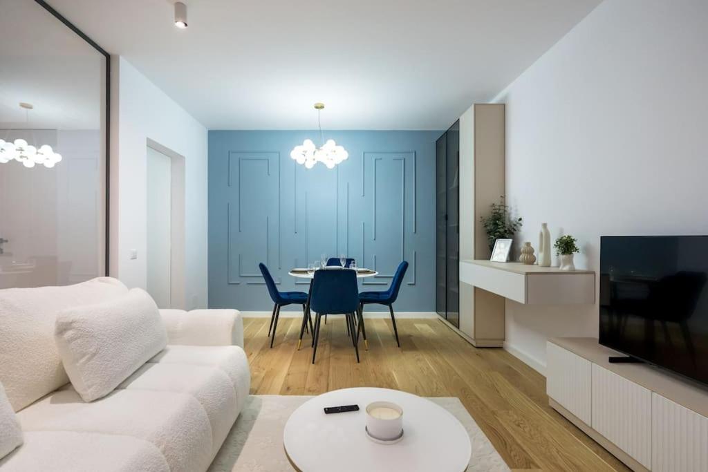 Soft Cloud 1br In Business Area Apartment