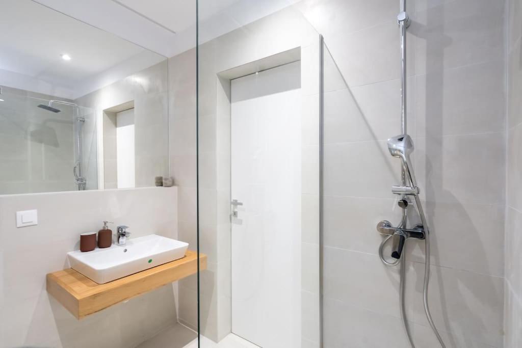 Soft Cloud 1br In Business Area Apartment Bucharest