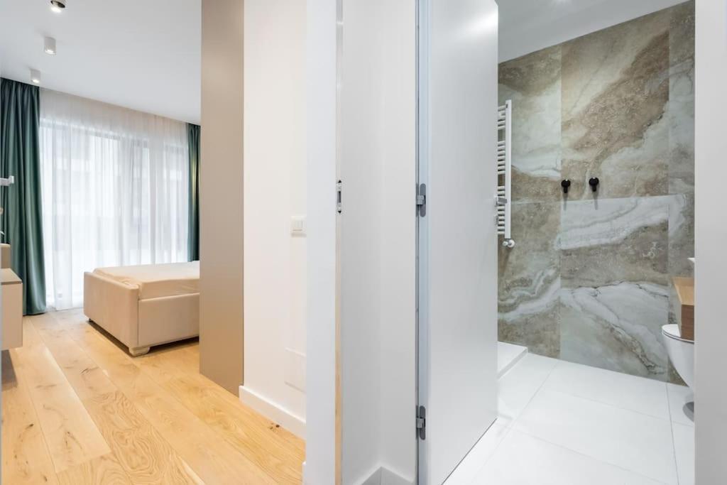 Apartment Soft Cloud 1br In Business Area Bucharest