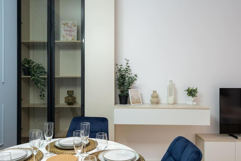 Soft Cloud 1br In Business Area *