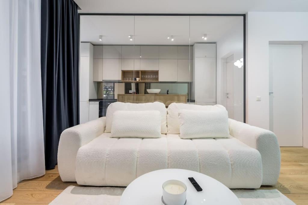 Soft Cloud 1br In Business Area Apartment