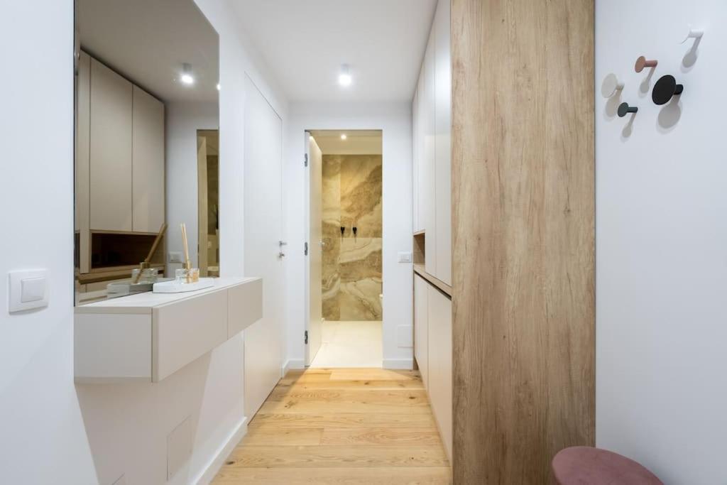 Apartment Soft Cloud 1br In Business Area Bucharest