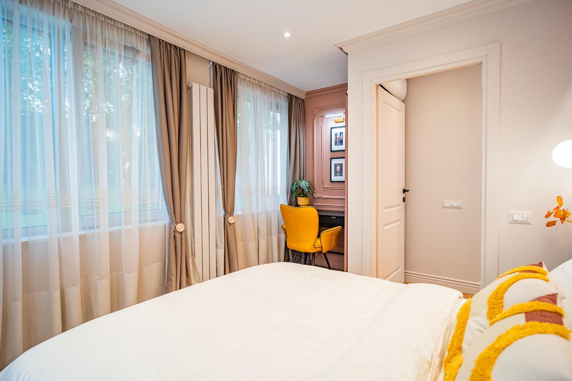 Victoriei Emerald & Pink Gems - Designer Apartamento *