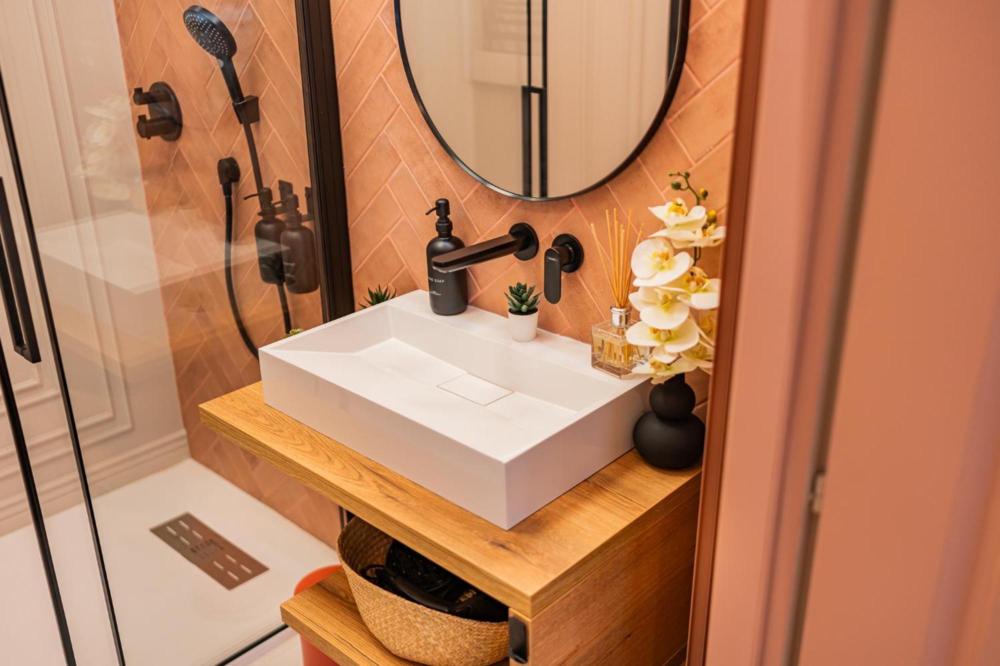 Victoriei Emerald & Pink Gems - Designer Apartamento *