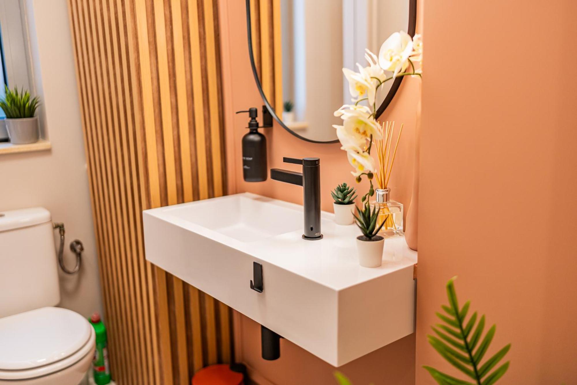 Victoriei Emerald & Pink Gems - Designer Apartamento
