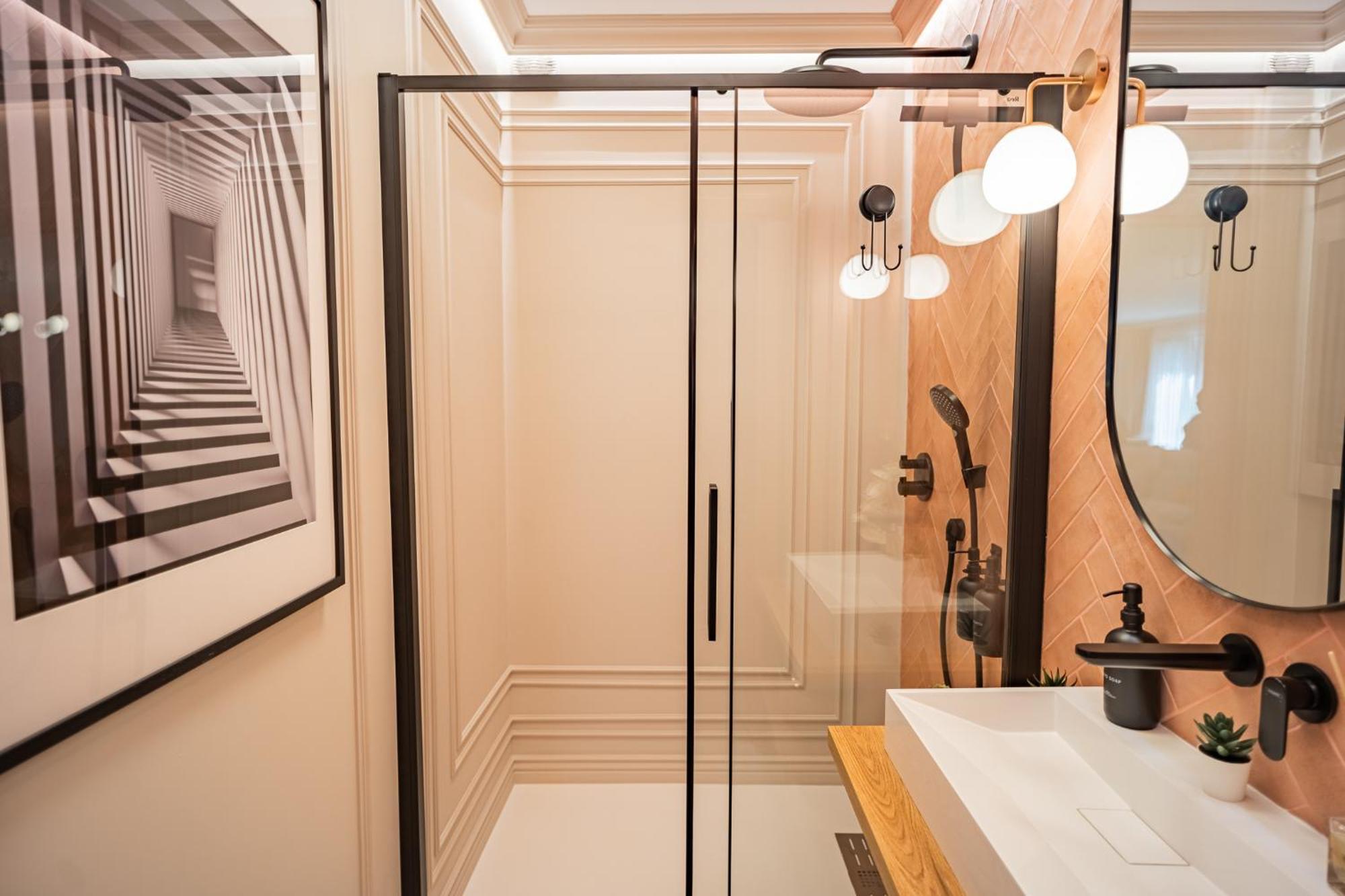 Victoriei Emerald & Pink Gems - Designer Apartamento *