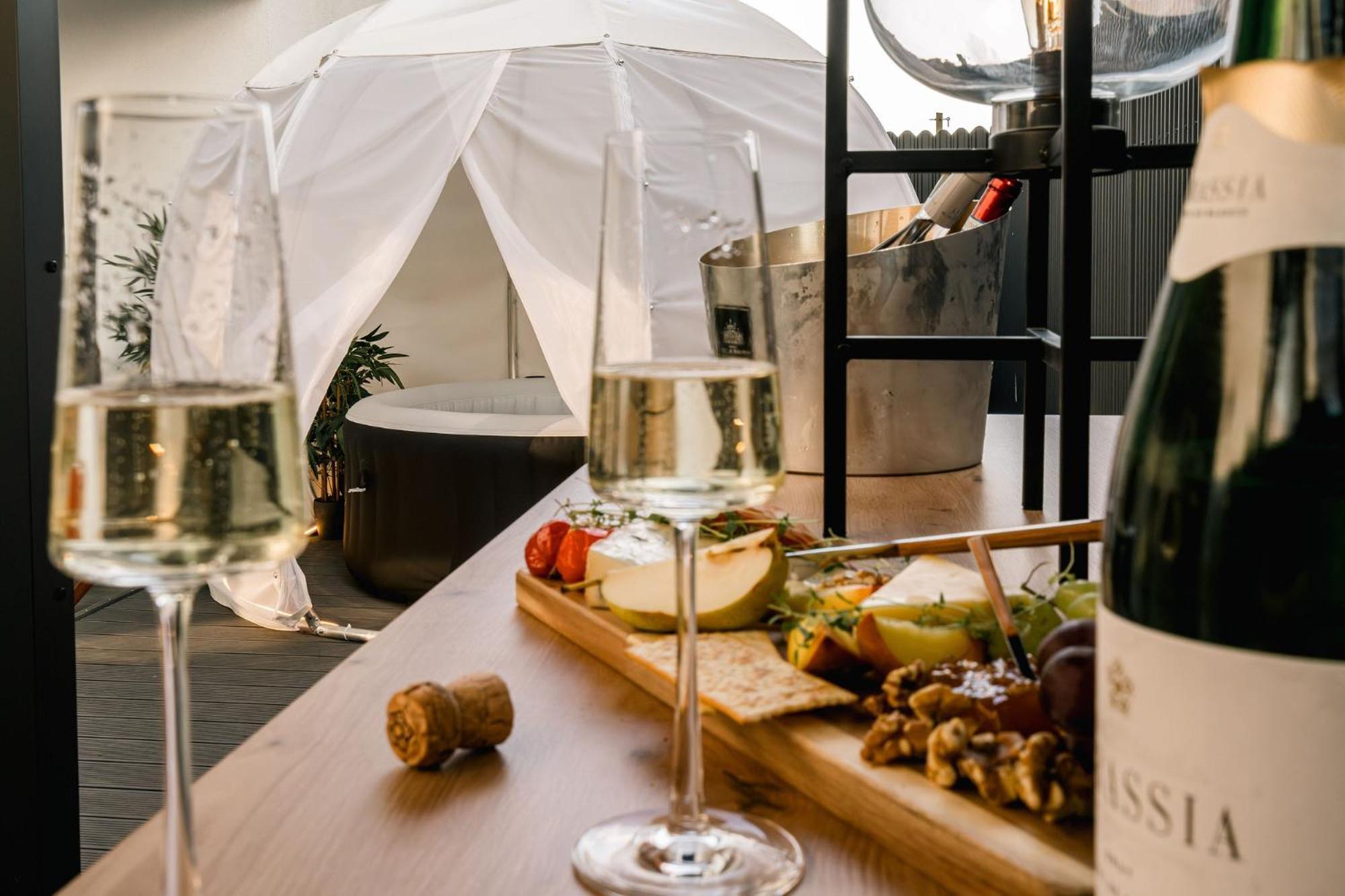Downtown Scandinavian Igloo With Jacuzzi&garden * Bucharest
