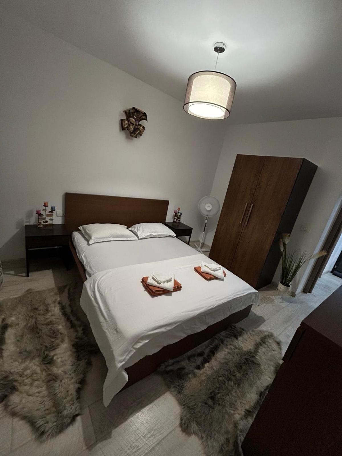 Cozy 130e By Plaza Apartment