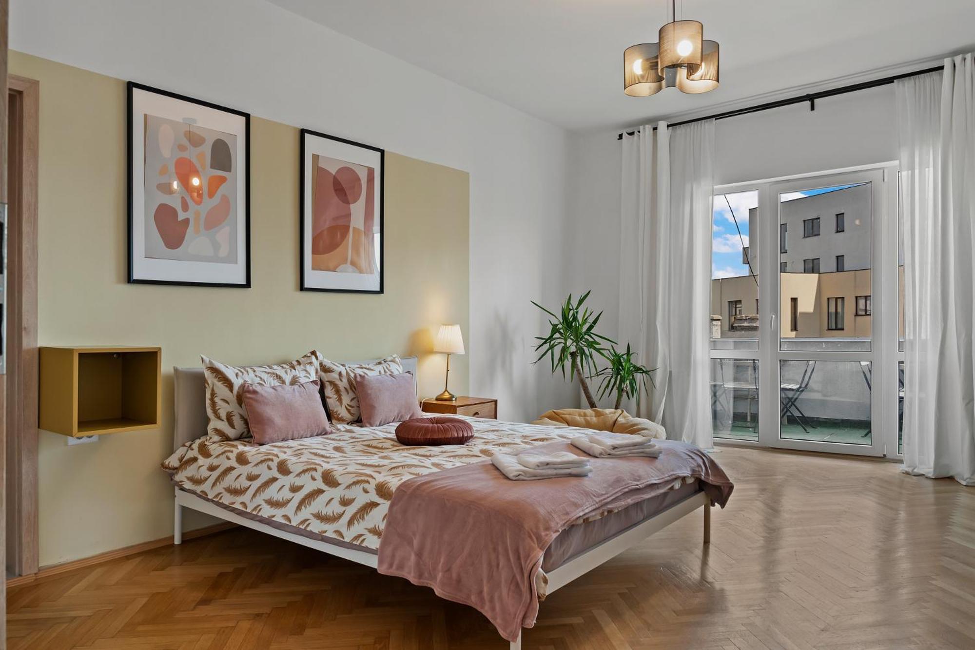 Ultracentral Dreamland 3 Bdrm * Bucharest