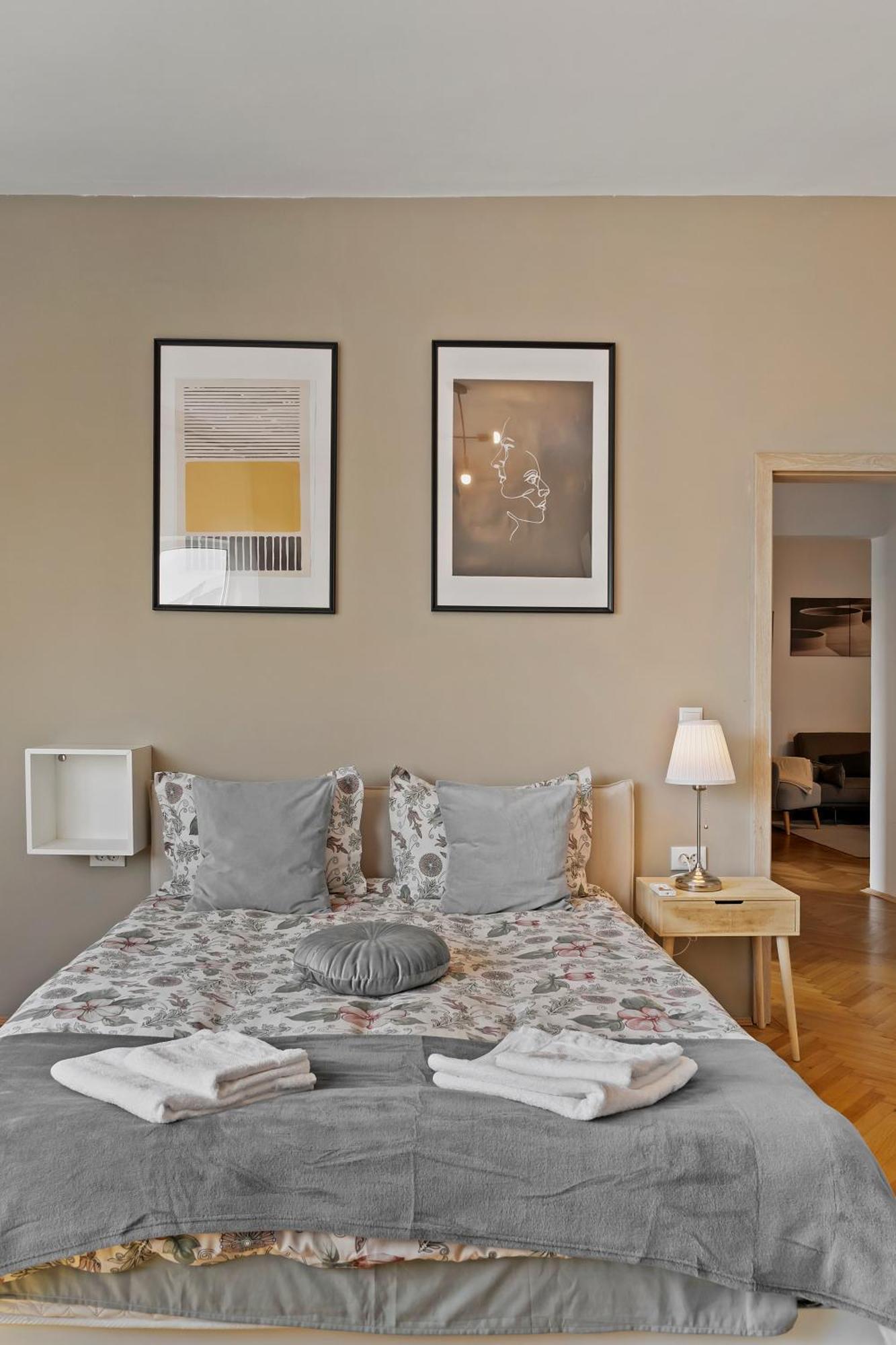 Apartment Ultracentral Dreamland 3 Bdrm Bucharest