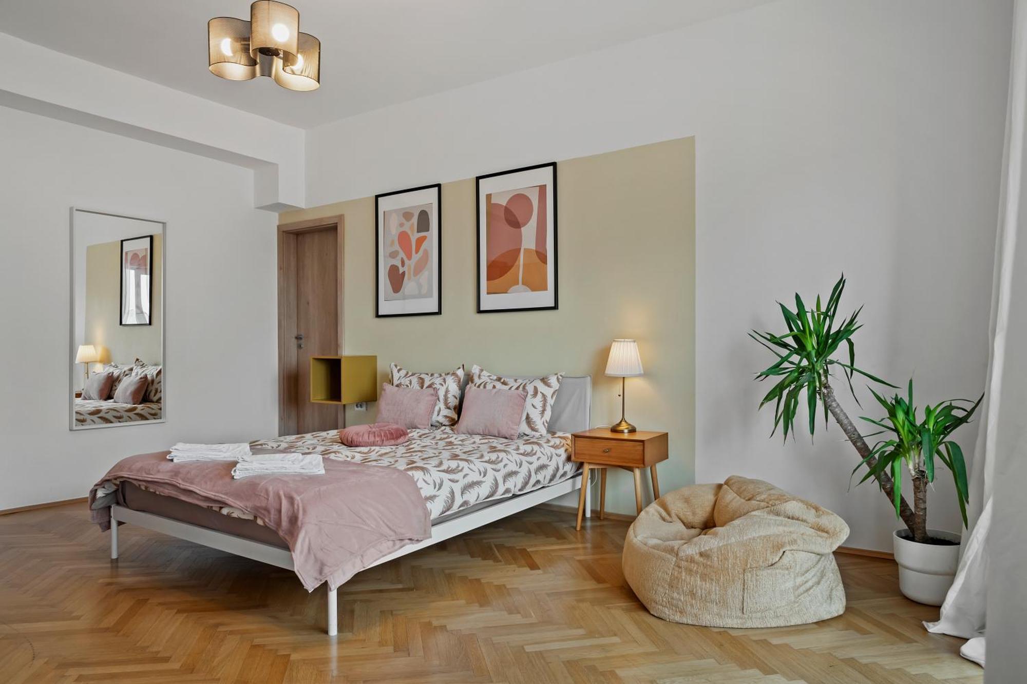 Ultracentral Dreamland 3 Bdrm *