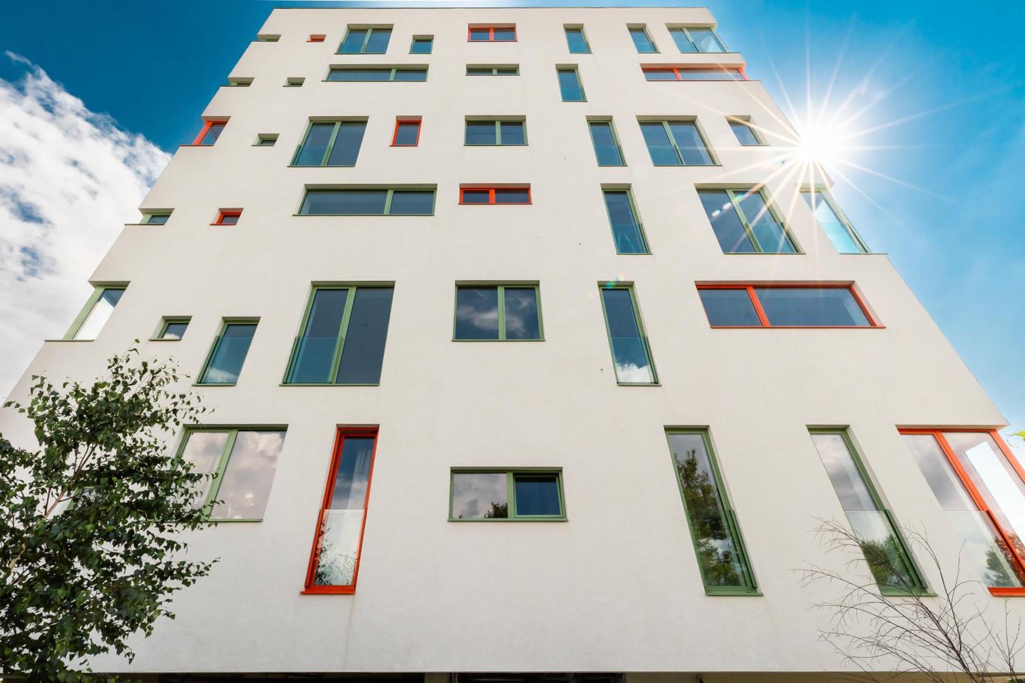 Roots Two - Tranquil Lakeview Escape With Balcony Bucharest