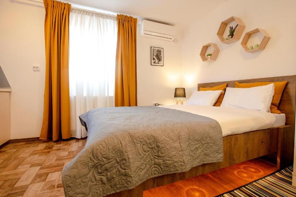 Color Old Town Center Apartment *