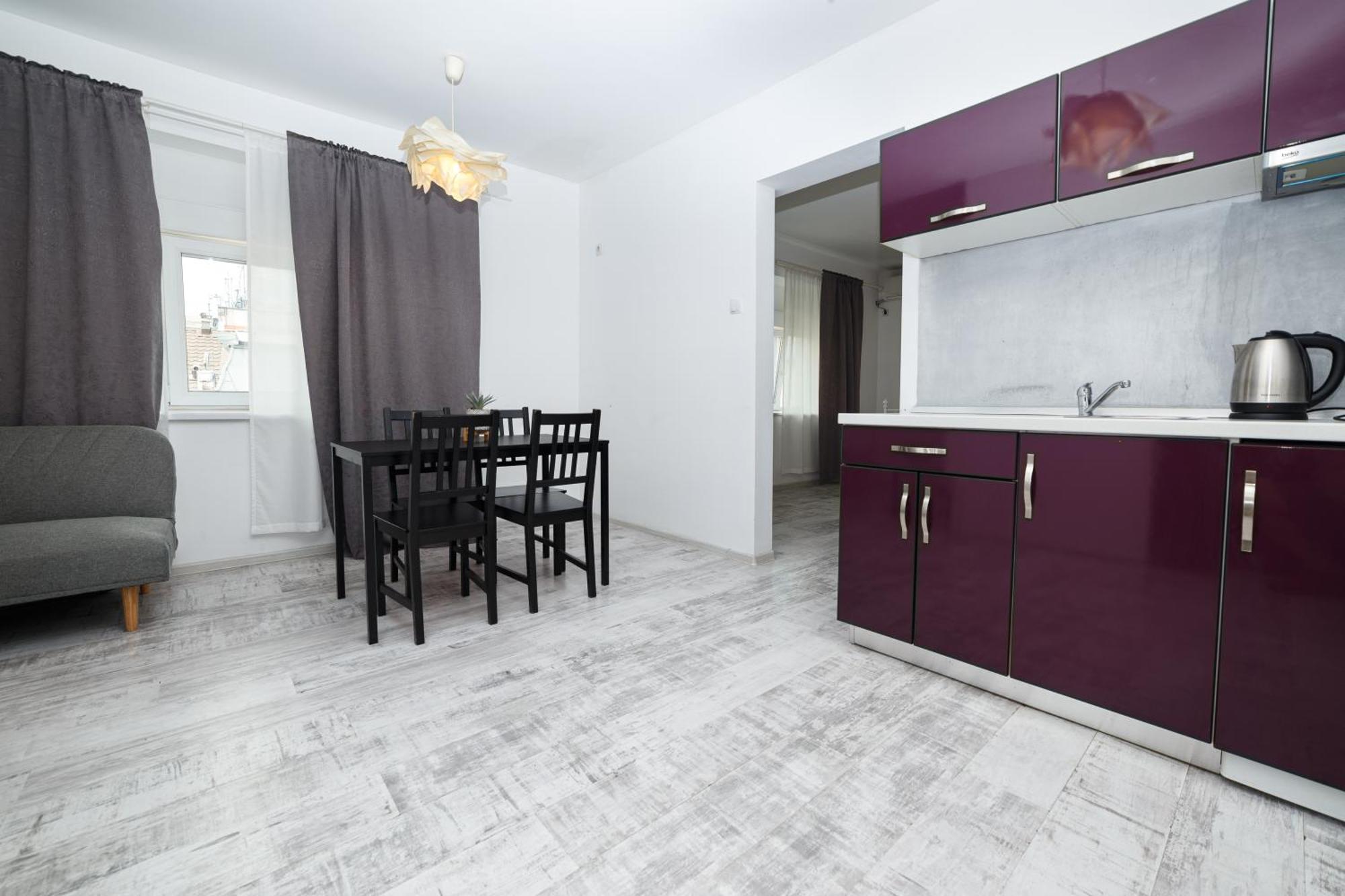 Color Old Town Center Apartment Bucharest