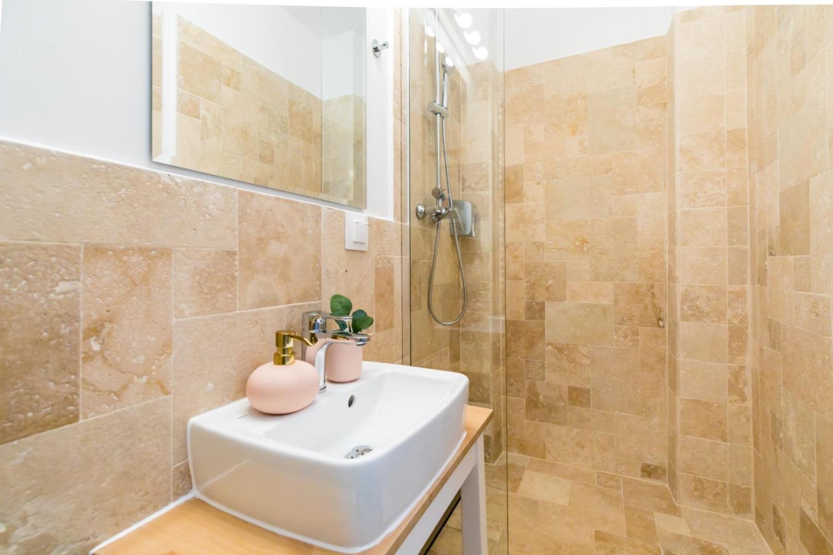 Apartamento Heart Of The City - Cozy In Prime Location Bucareste