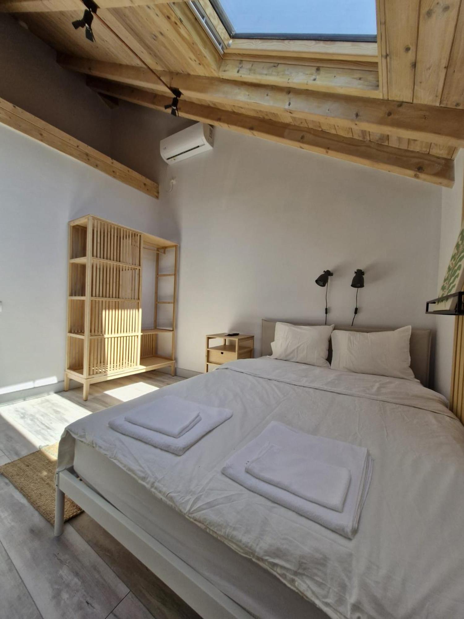 Small Attic With Private Bathroom Apartamento Bucareste