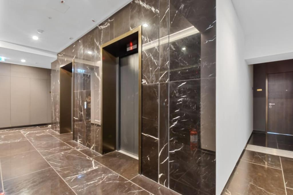Apartment Lax Exquisite 1br,1bath -city Skyline Views Bucharest