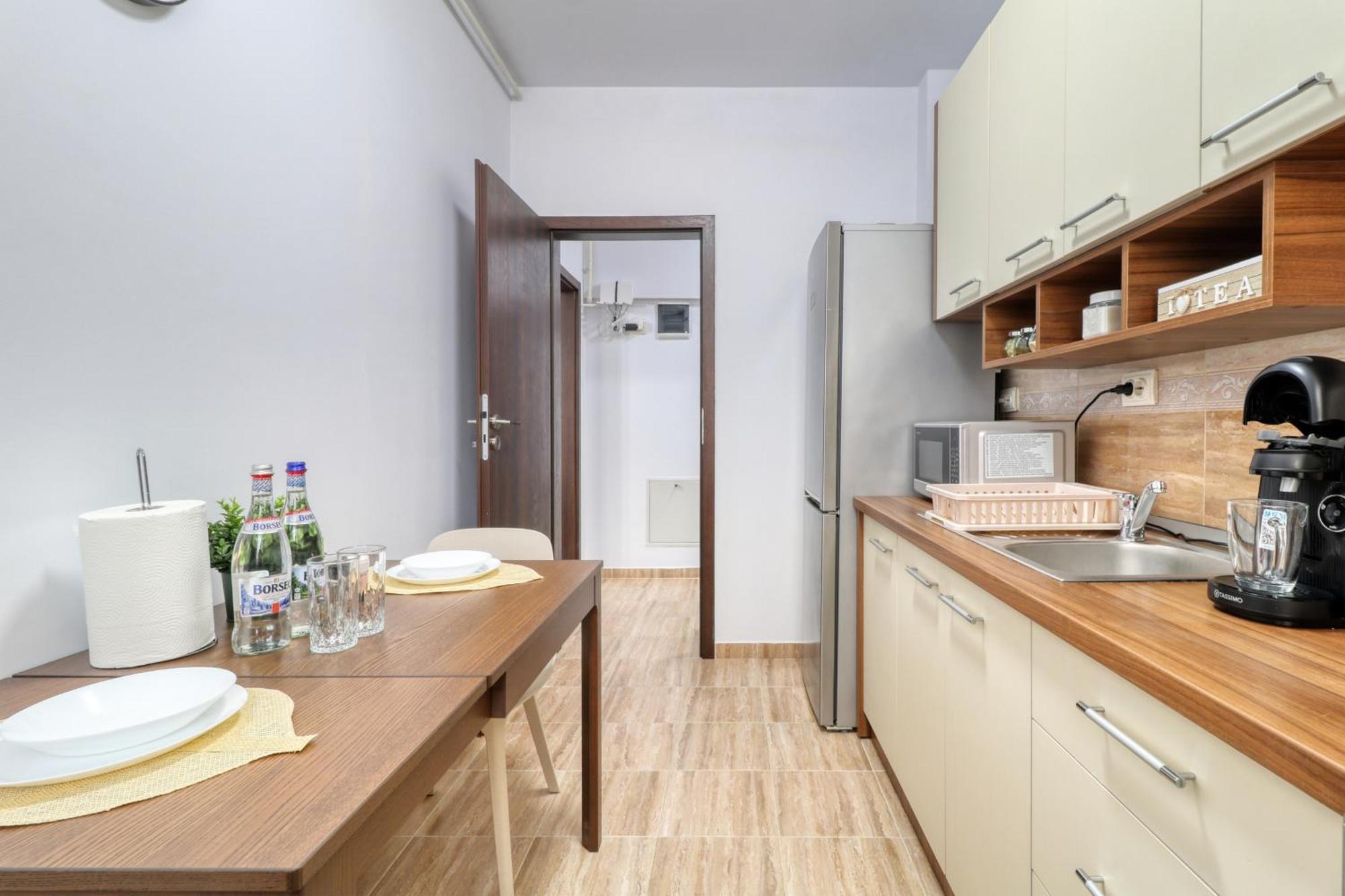 Homie Grand - Private Parking - Self Check-in Apartment Bucharest