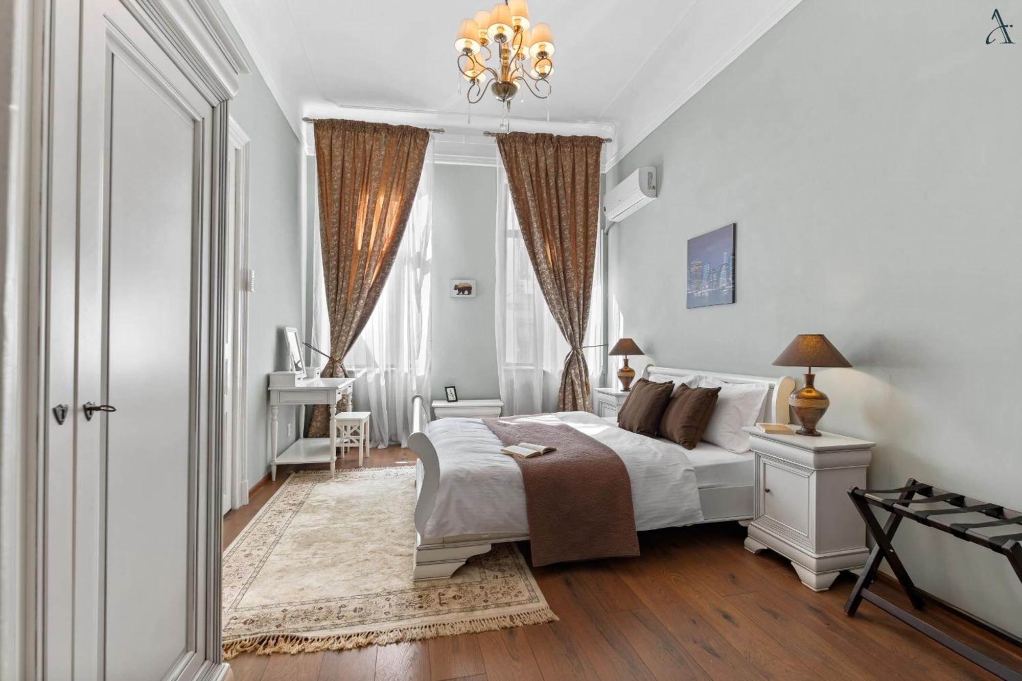 2 Bdr In Old Town Apartment Bucharest