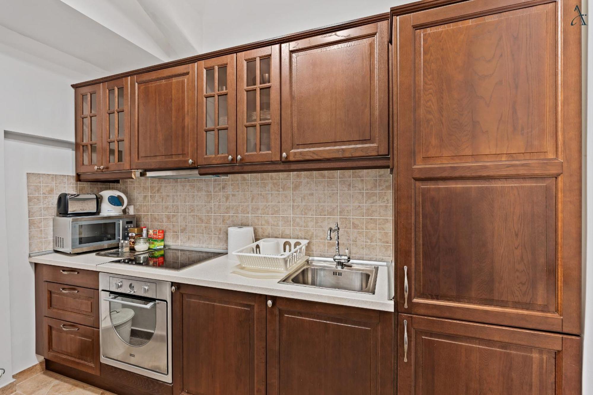 2 Bdr In Old Town Apartment