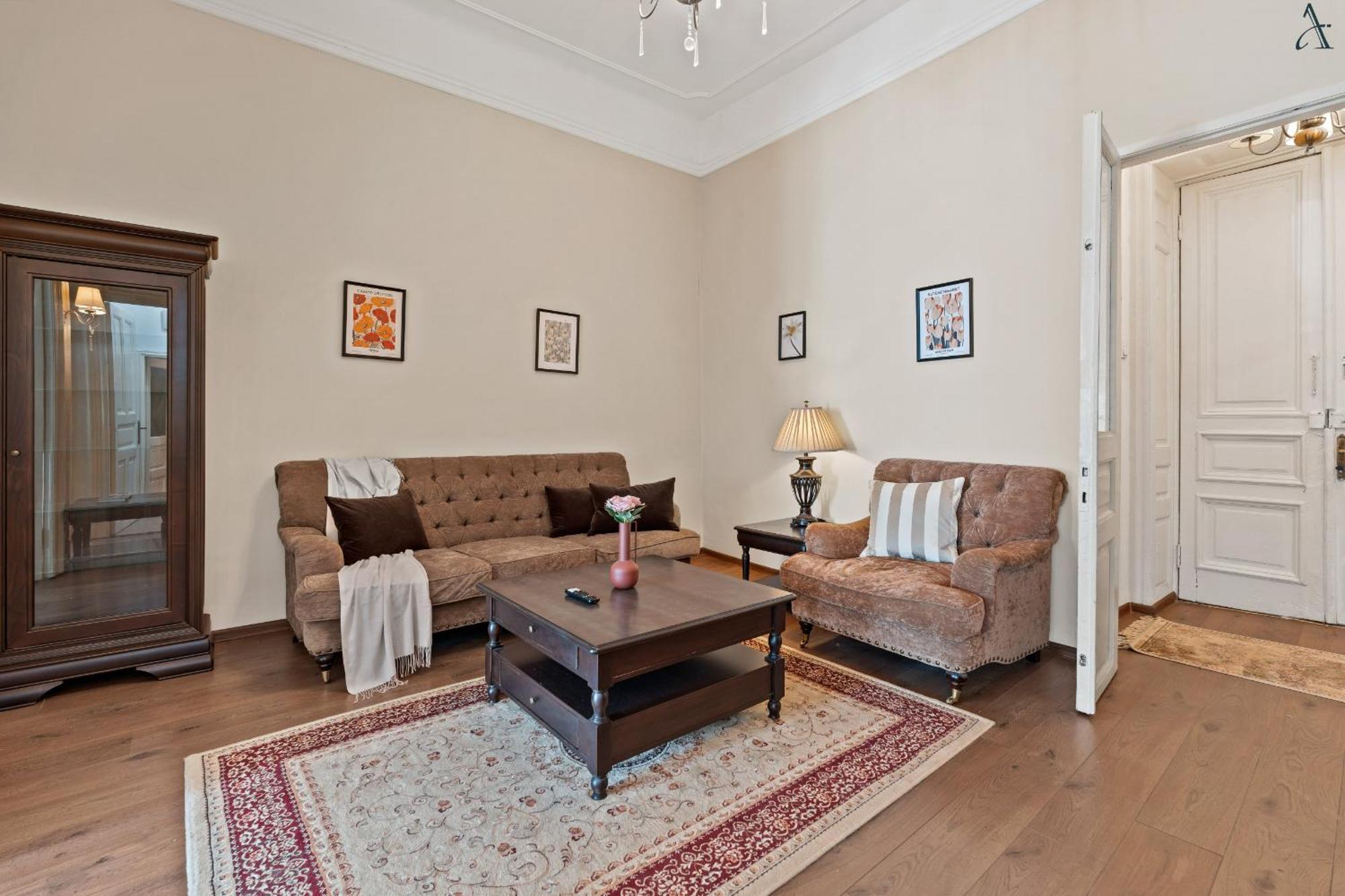 2 Bdr In Old Town * Bucharest
