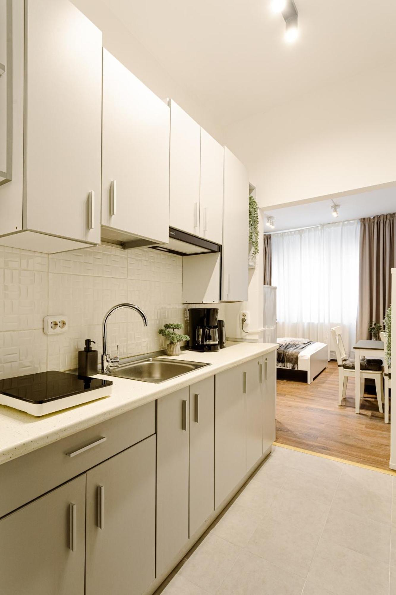 Urban Vibes - Chic On Smardan Street Apartment
