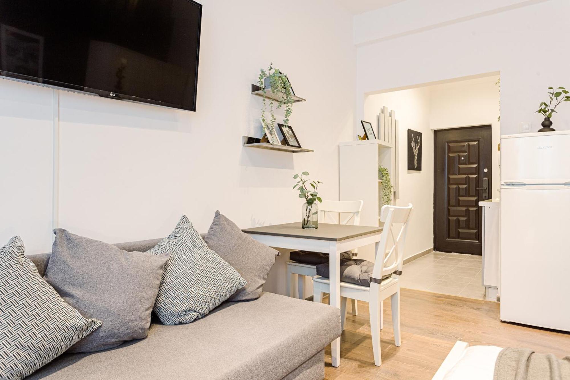 Urban Vibes - Chic On Smardan Street Apartment *
