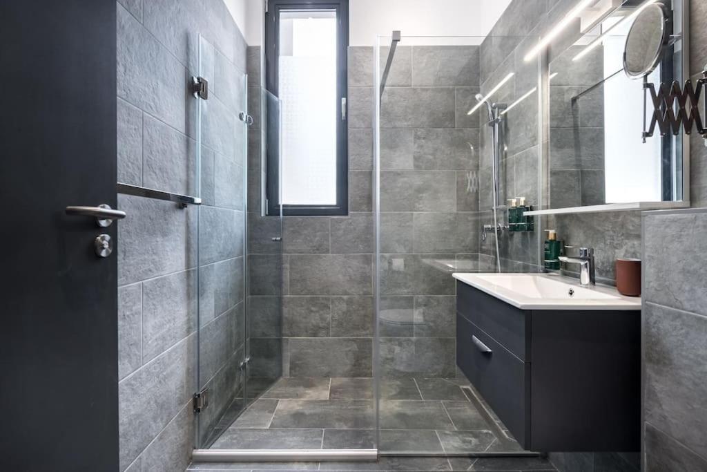 15 - New Building & Parking Apartament Bucureşti