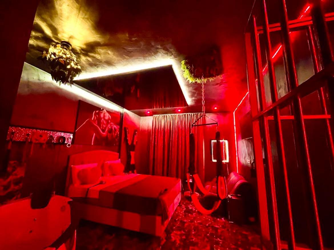 Homestay Love Room Bucharest