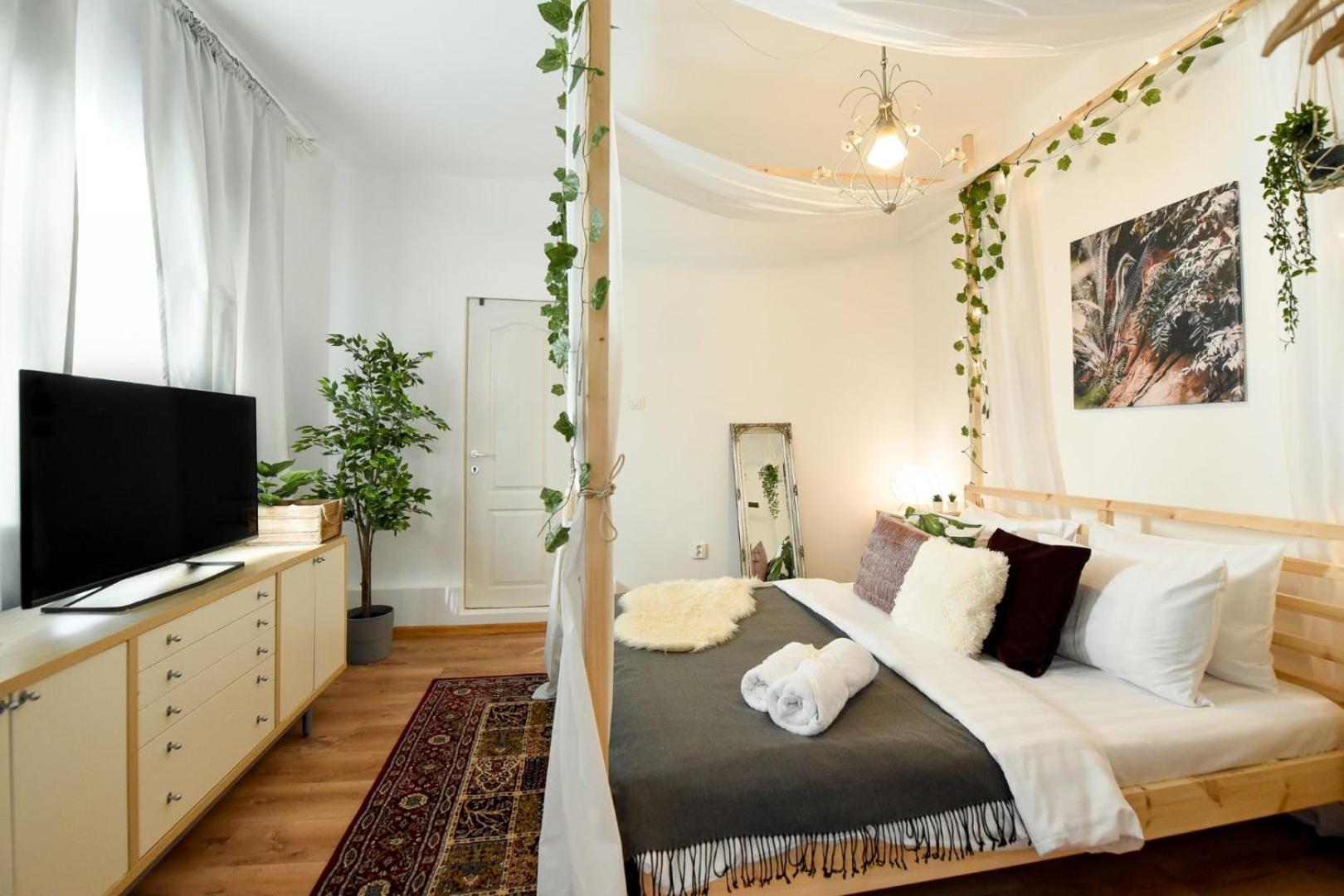Apartament Historic Charm Meets Modern Luxury - Stylish In The Center Bucureşti