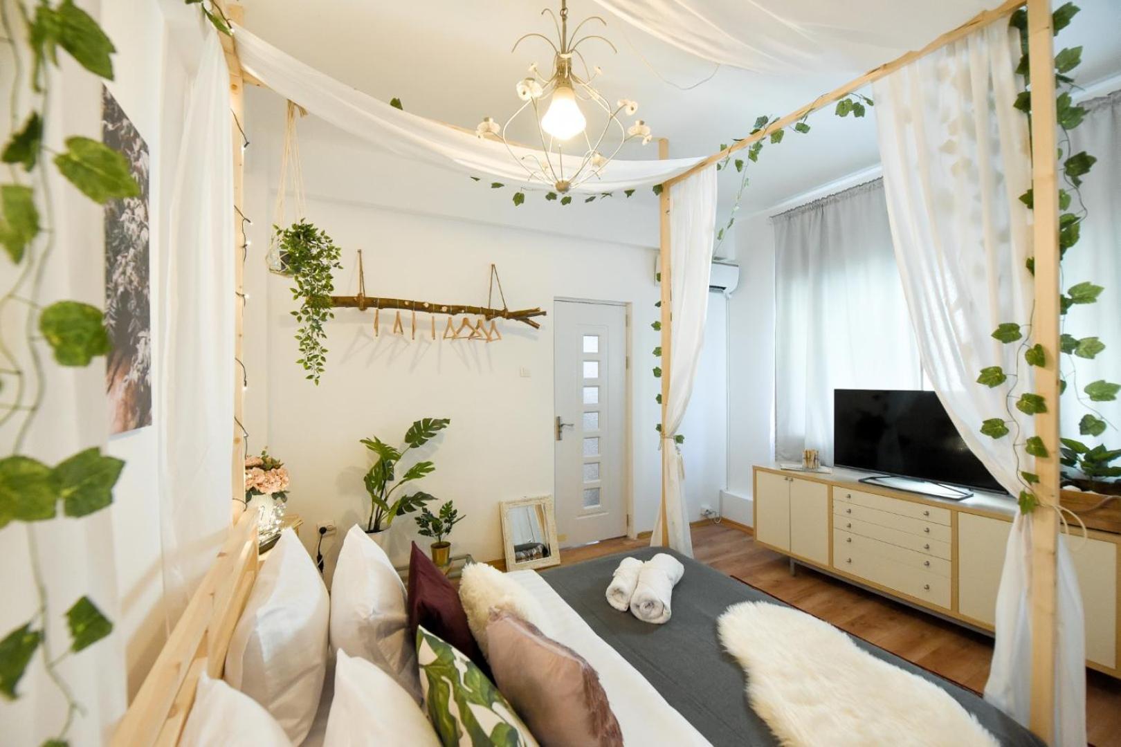 Historic Charm Meets Modern Luxury - Stylish In The Center Bucureşti