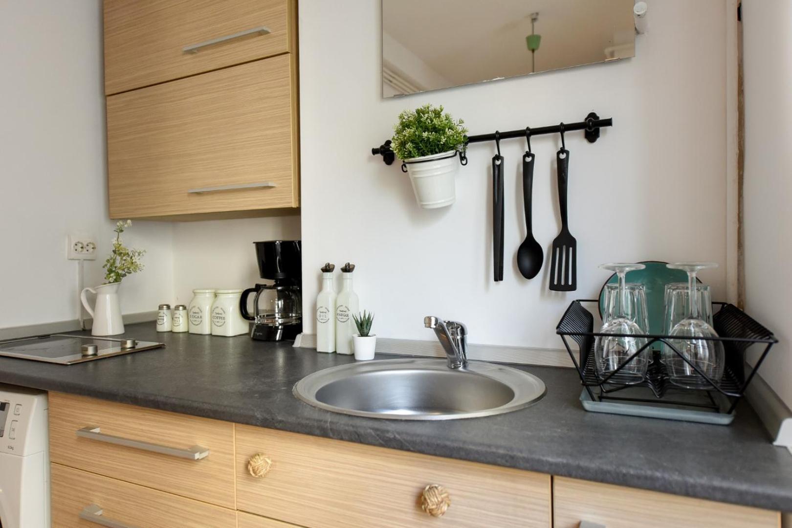 Historic Charm Meets Modern Luxury - Stylish In The Center Apartament *