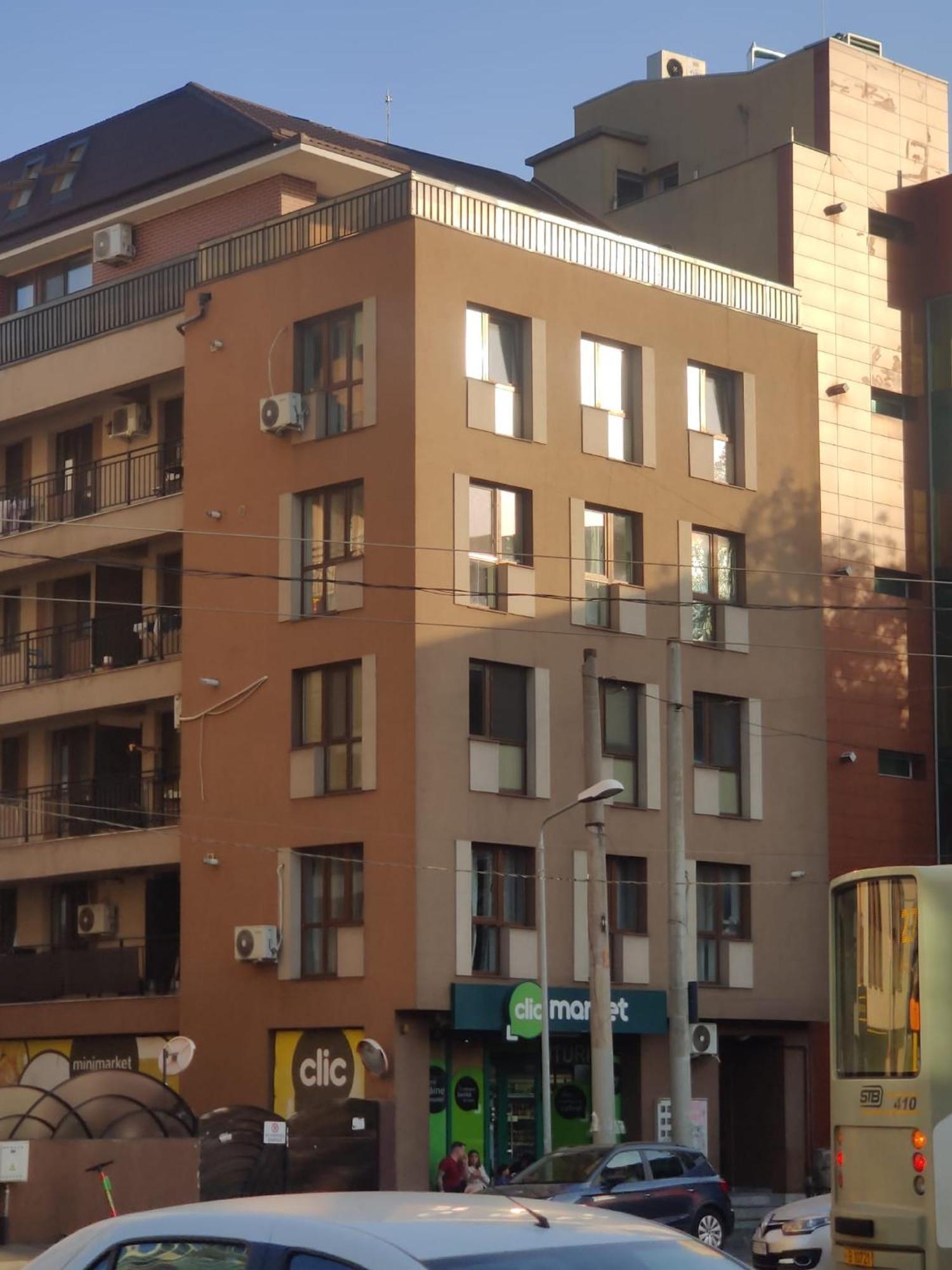 Deluxe Uniri * Bucureşti