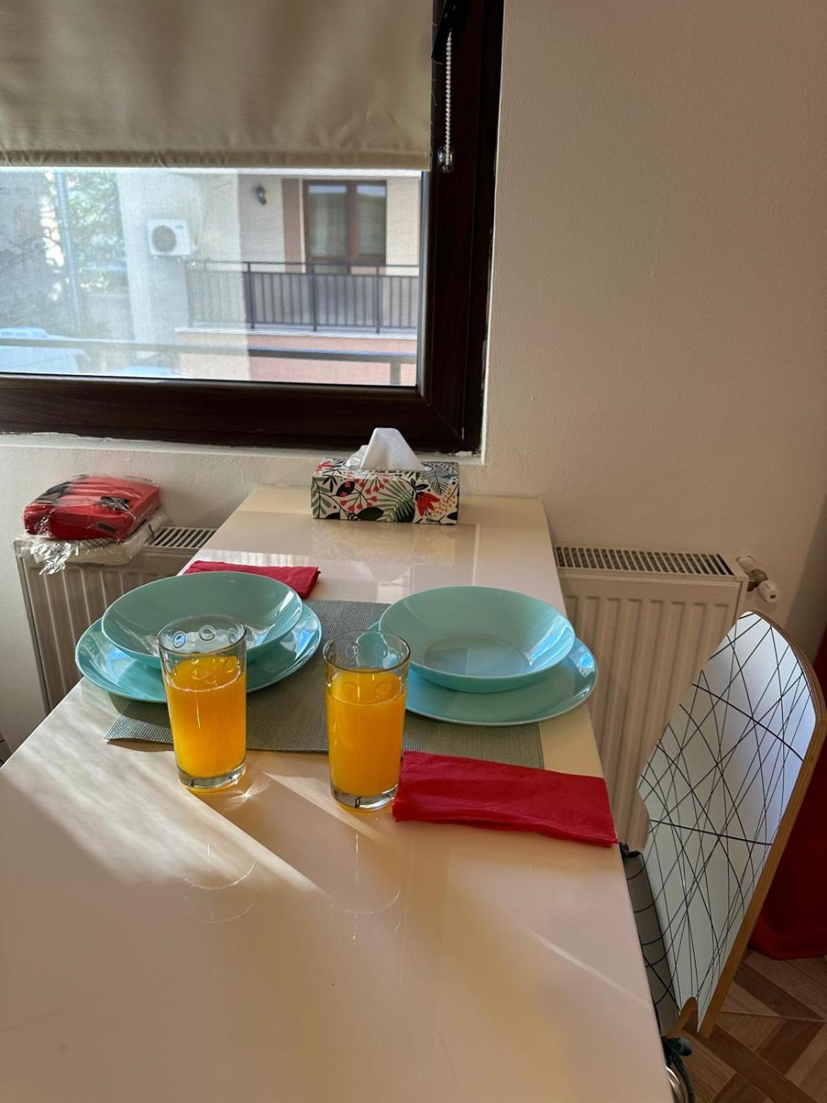 Deluxe Uniri * Bucureşti