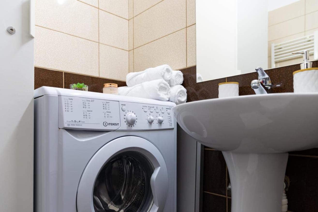 Deluxe Uniri Bucureşti