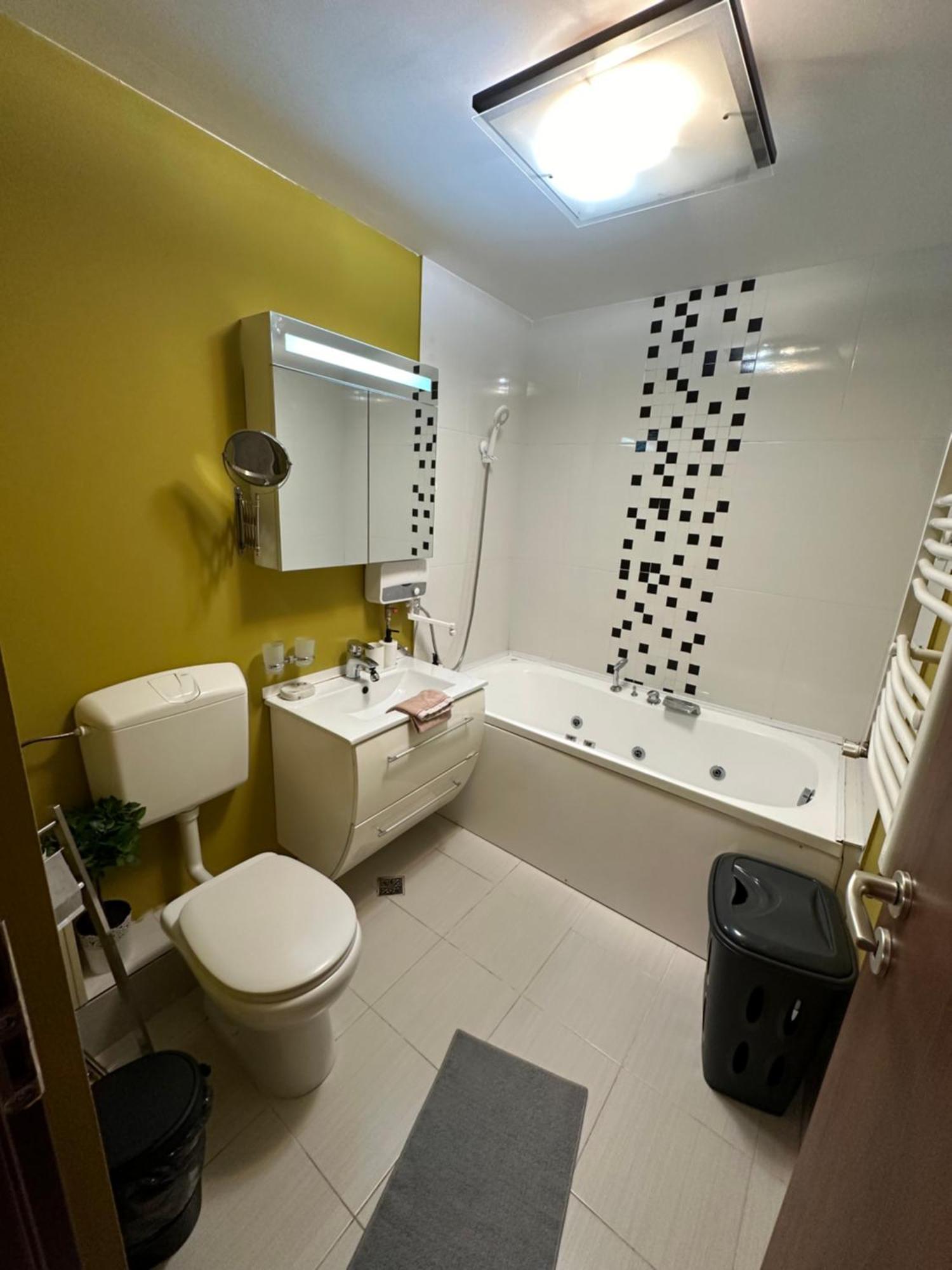 New 64 With Private Parking Apartment *