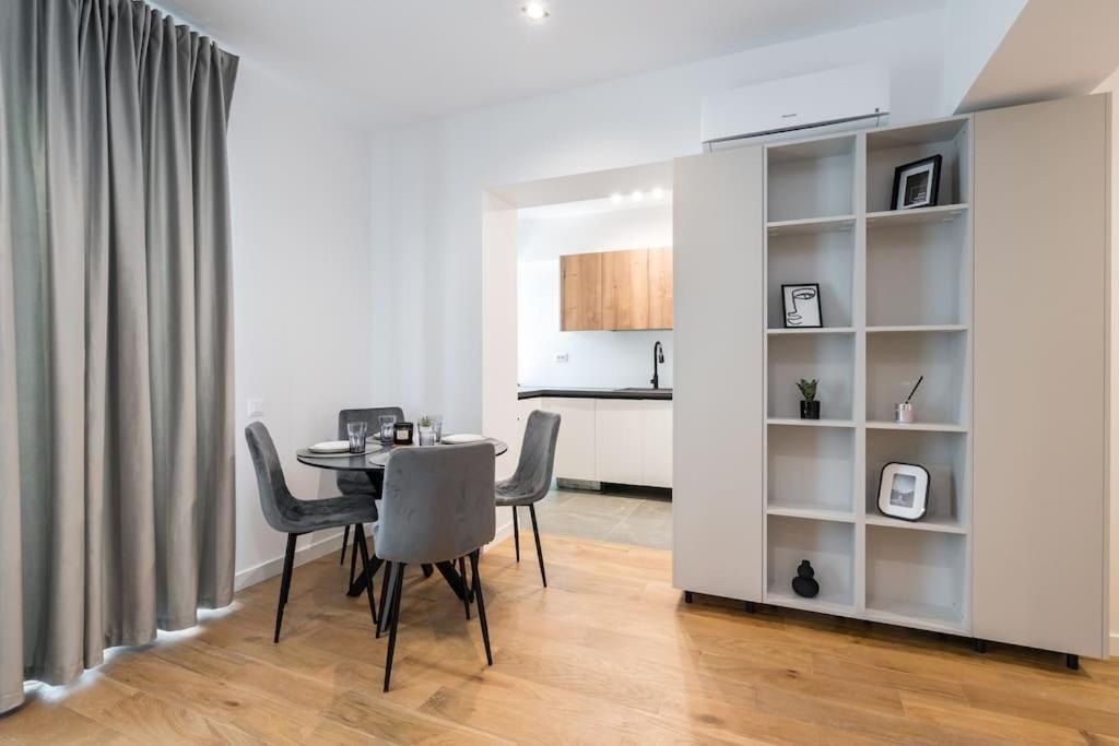 Apartment Maze Stripe 1 Bedroom In One Cotroceni Bucharest
