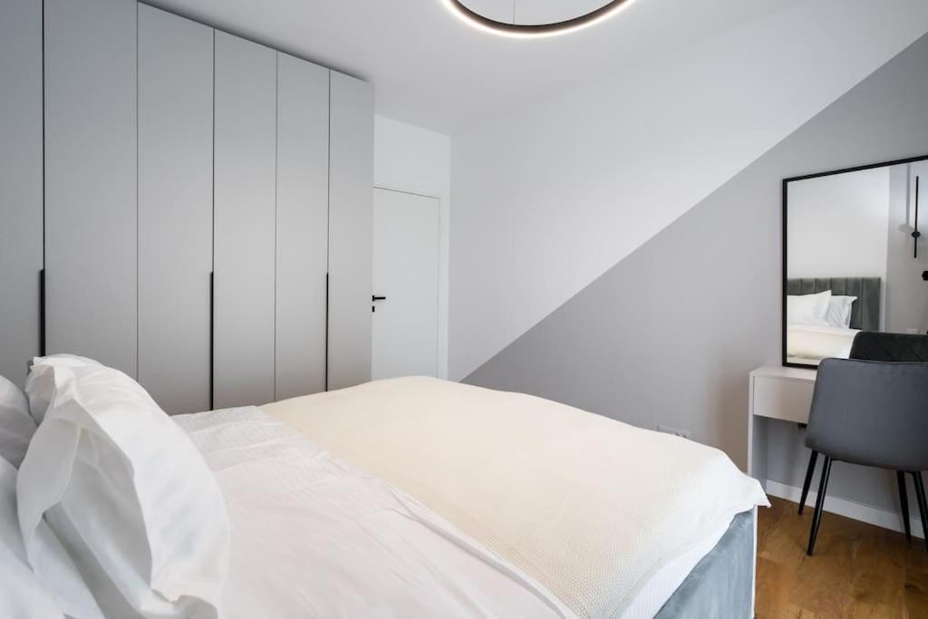 Apartment Maze Stripe 1 Bedroom In One Cotroceni