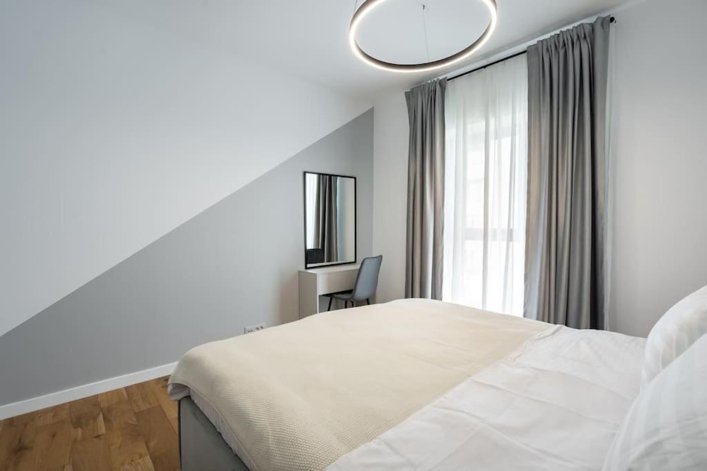 Maze Stripe 1 Bedroom In One Cotroceni Apartment *