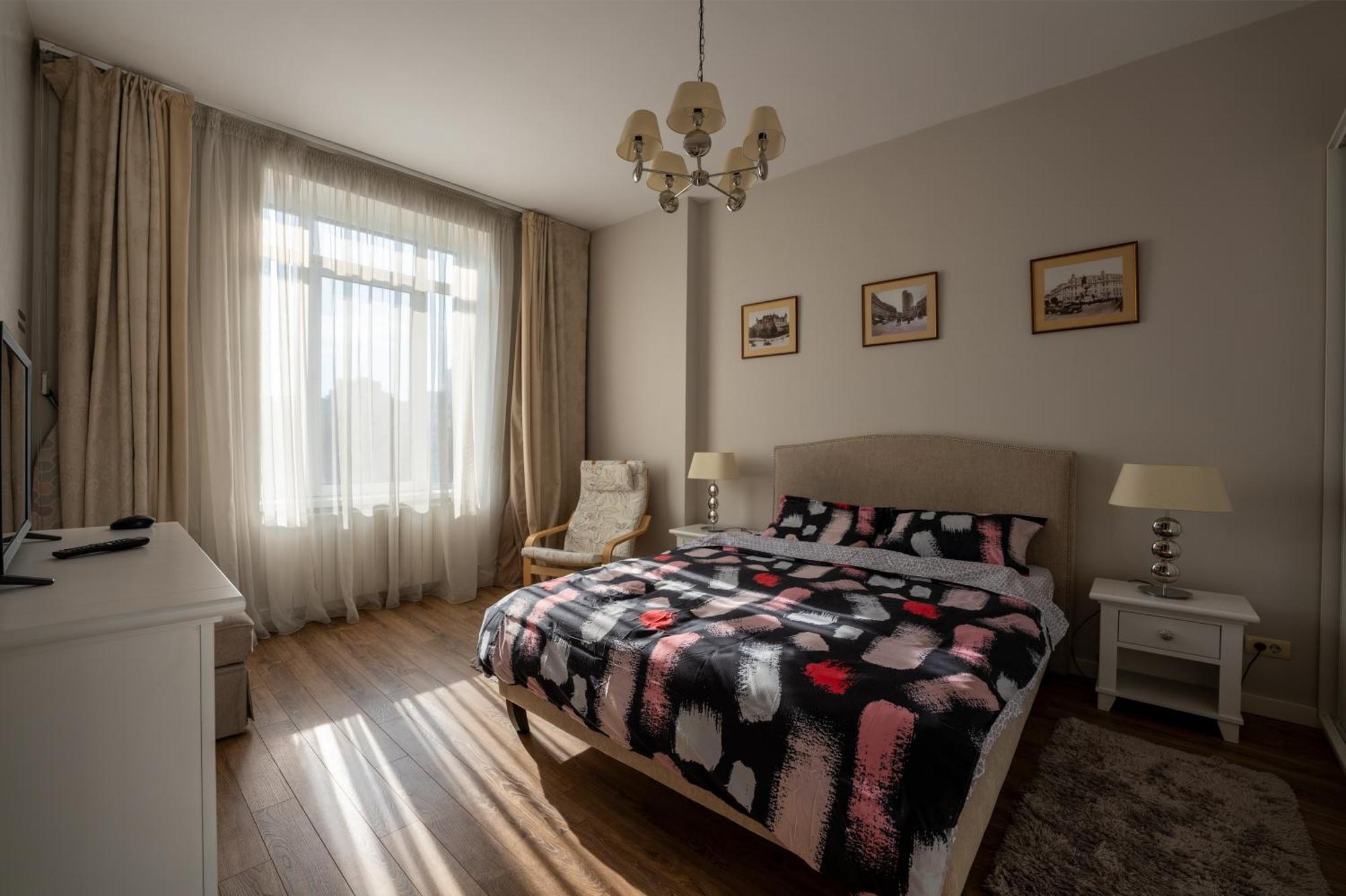 Cozy Two - Heart Of The - Victoriei 2, Old Town Apartment *
