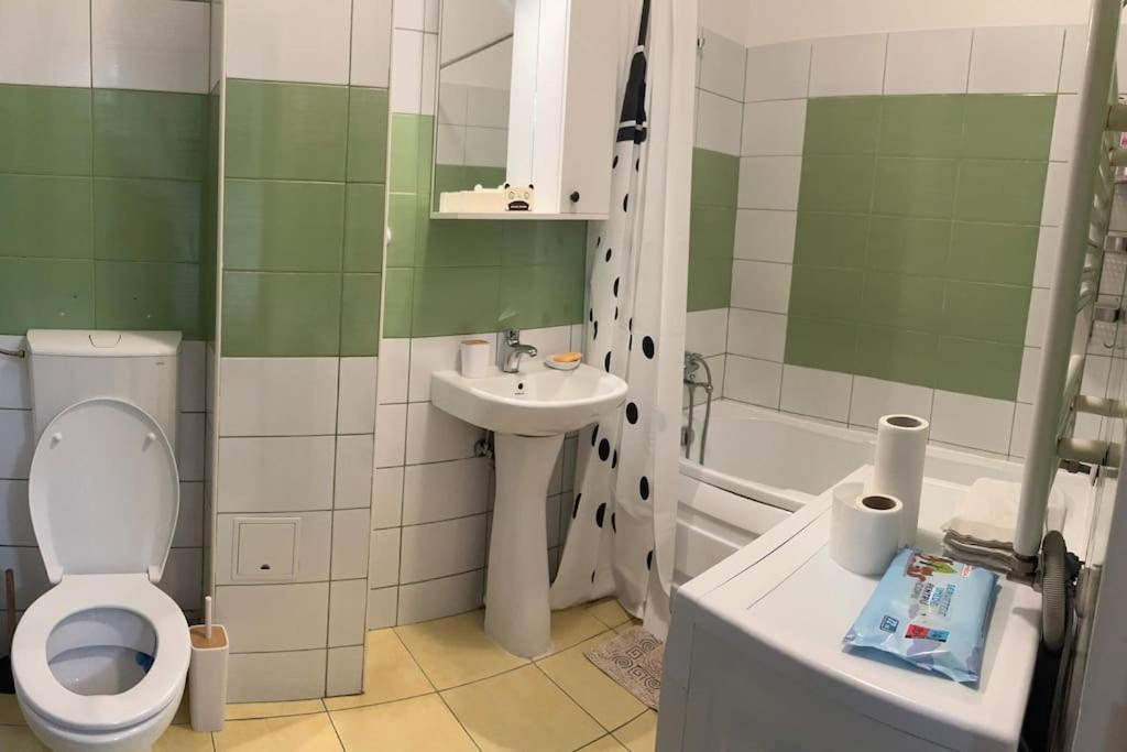 Apartment With Balcony In Drumul Taberei, Bucharest