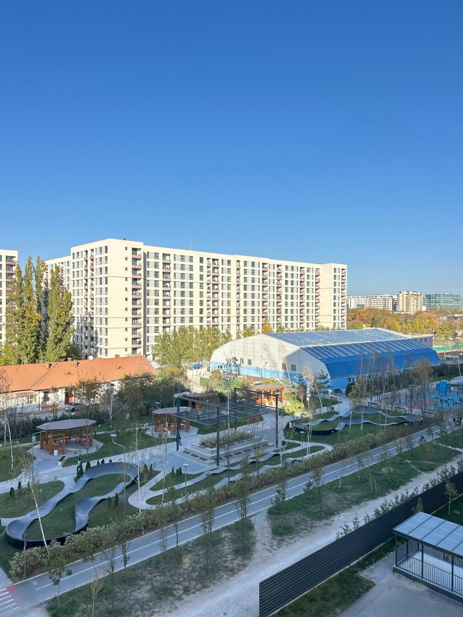 Urban Retreat With Balcony At Exigent Plaza - 06