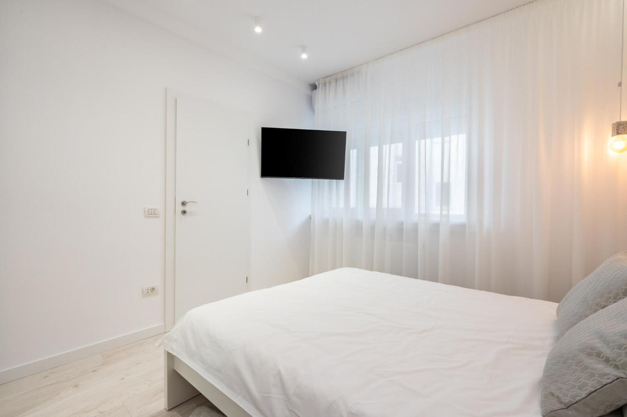Elegant Escape With Balcony Calea Victoriei Bucureşti