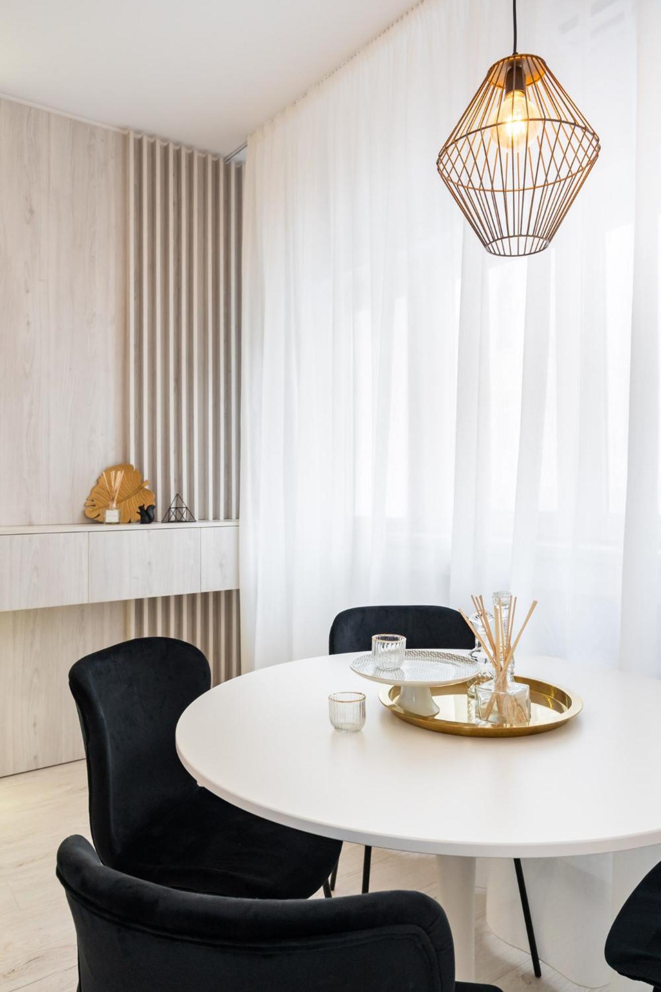 Elegant Escape With Balcony Calea Victoriei