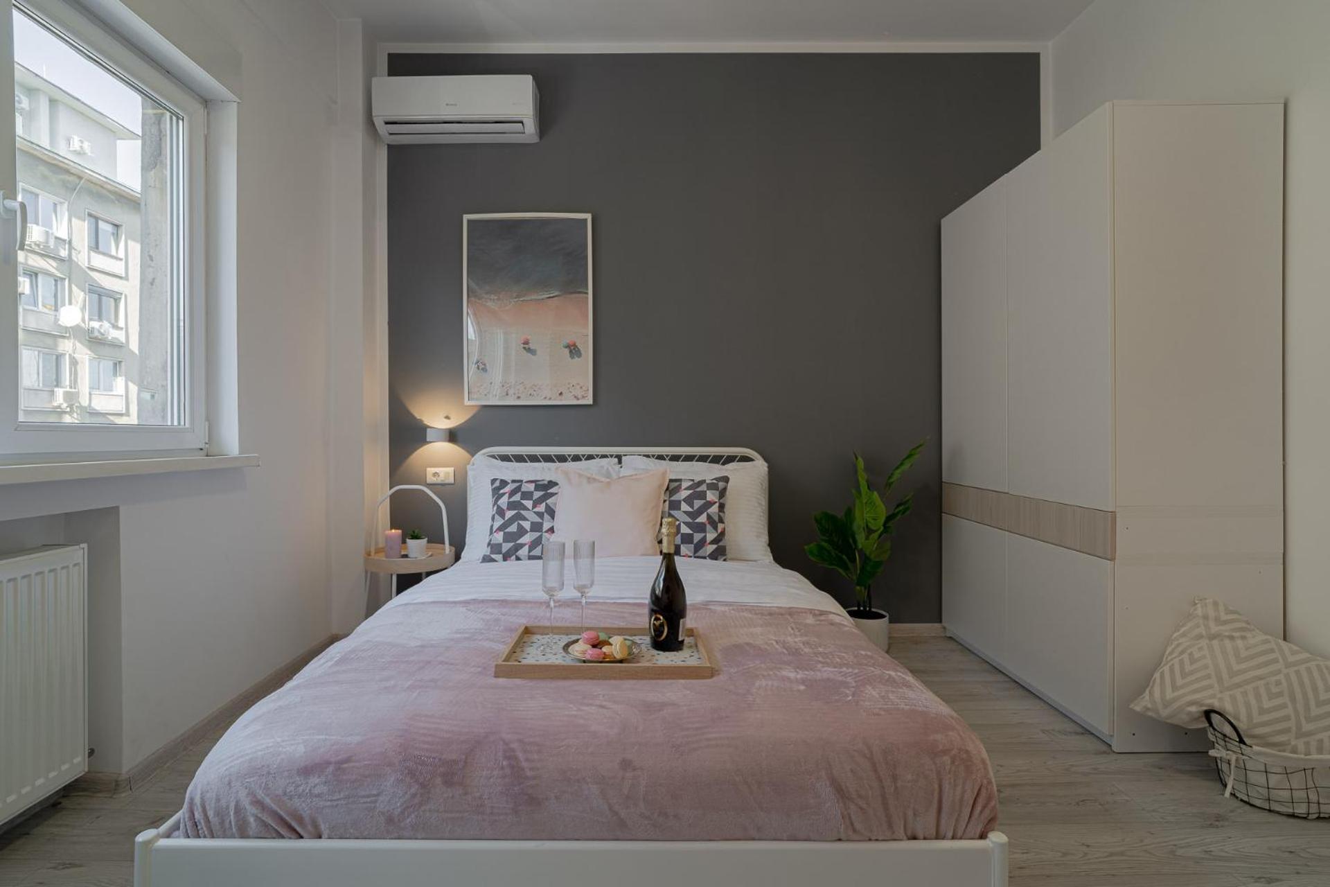 4br Sanctuary Near Cismigiu Park & Piata Universitatii Apartment
