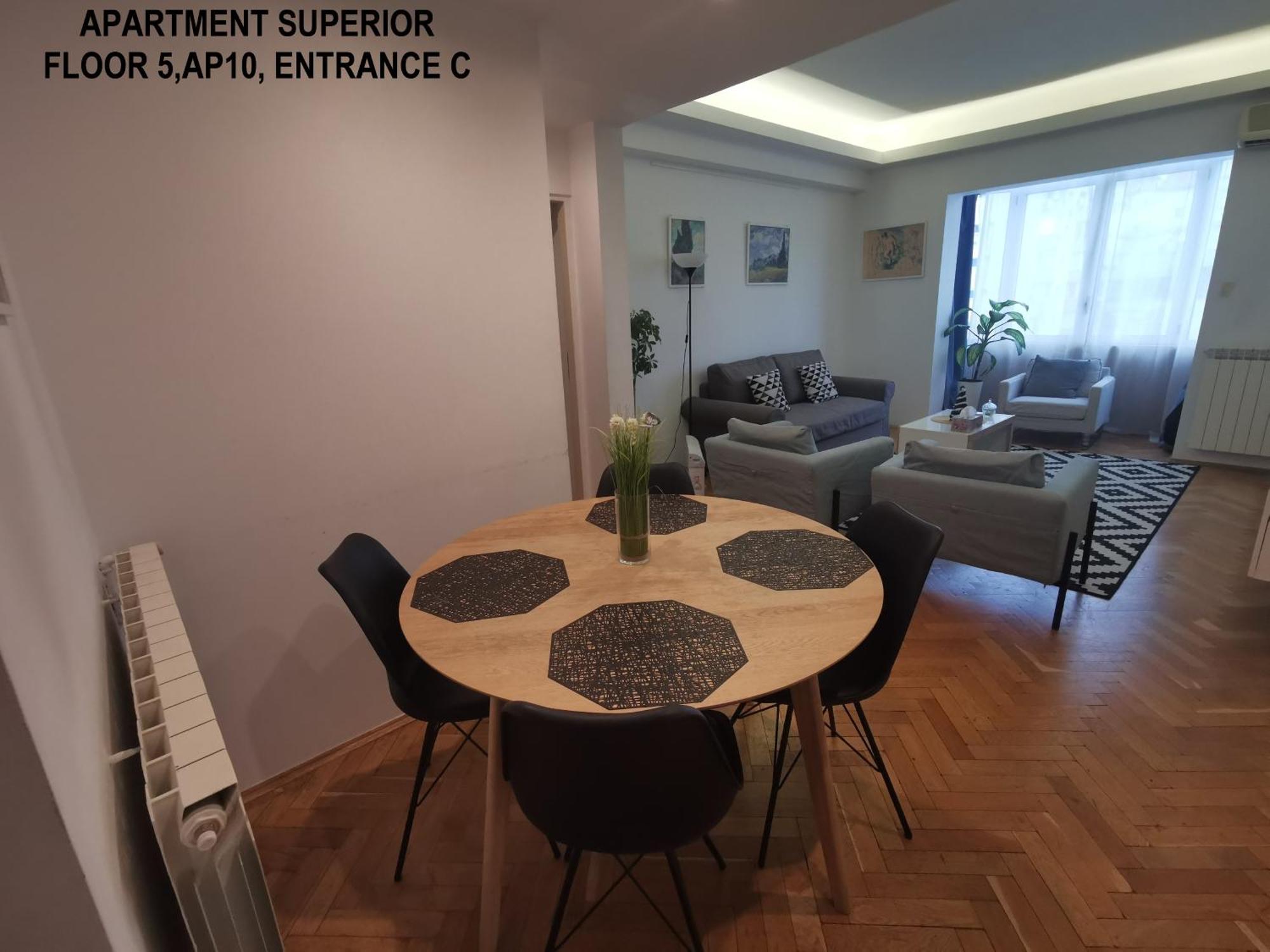 Apartament Black And White