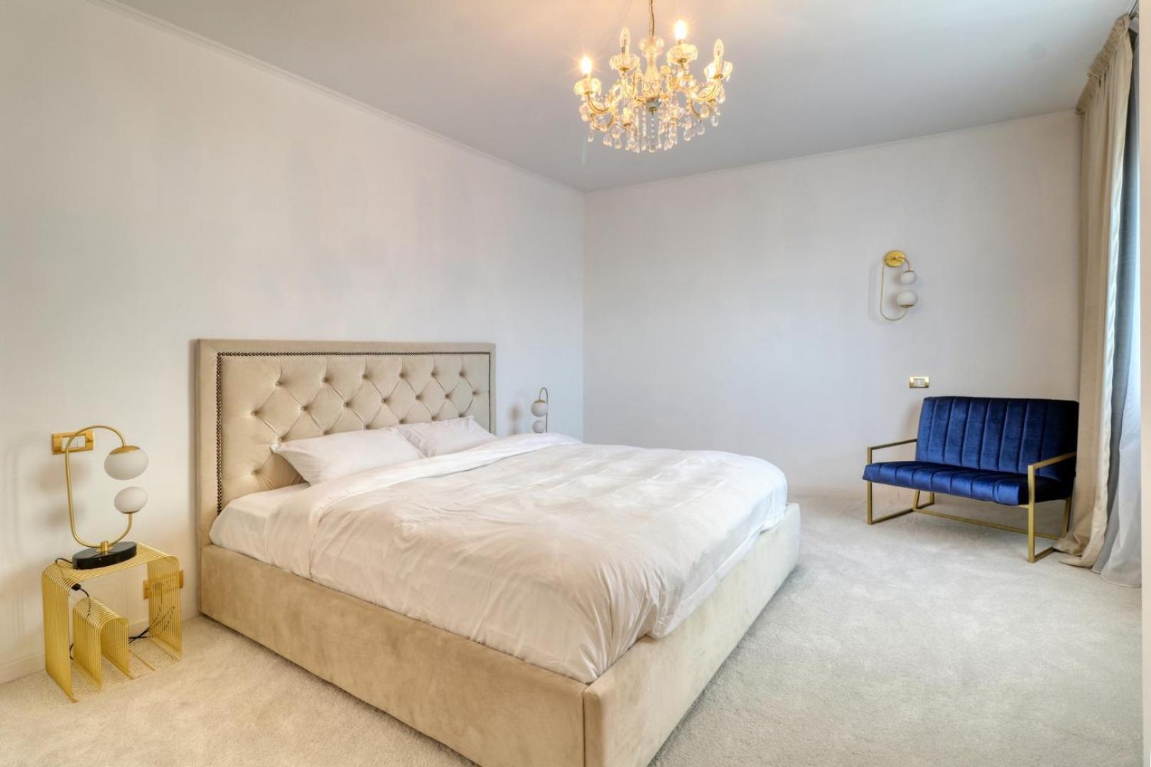 14th Luxury Flat *