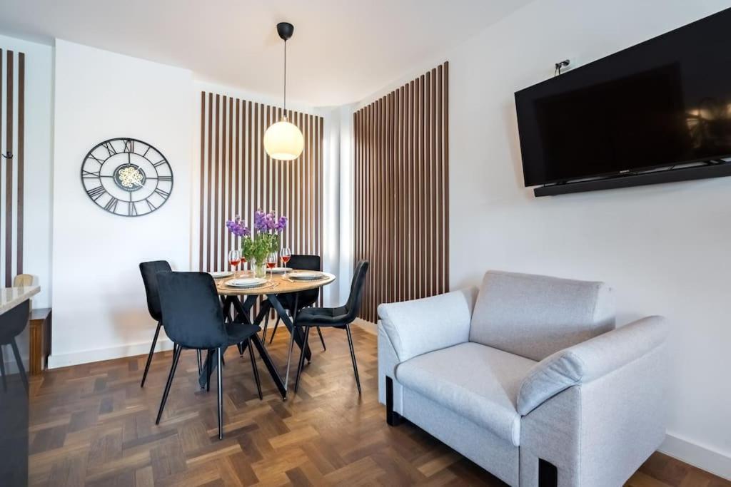 Apartment Stunning 2br - Ateneu - Center Bucharest