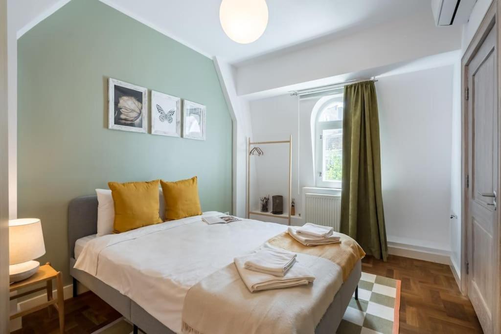 Stunning 2br - Ateneu - Center Apartment Bucharest